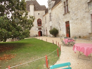 La cour intérieure Chateau de Bridoire